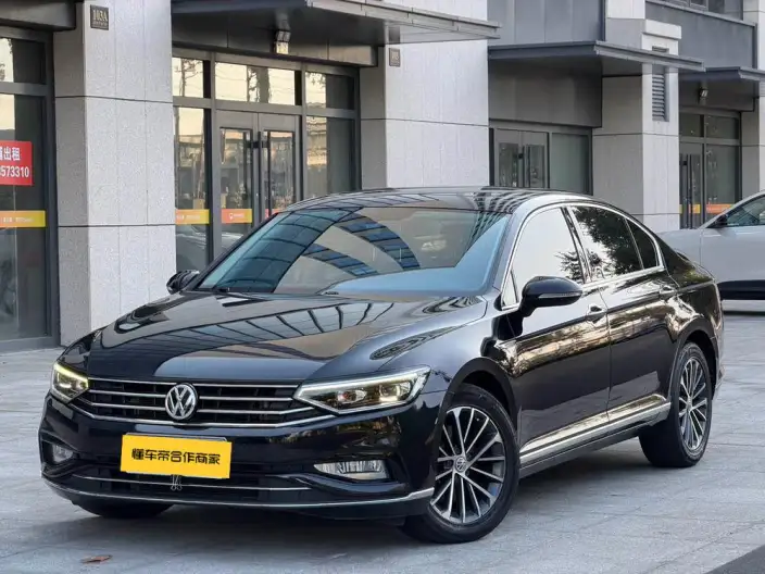 Volkswagen Magotan 2020 Model 330TSI DSG Luxury Model – фото 1
