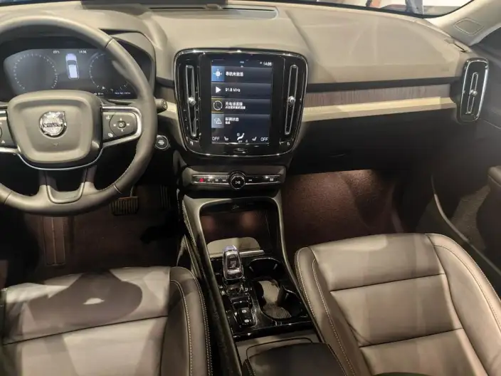 Volvo XC40 2021 Model T4 4WD Smart Range Deluxe Edition – фото 10
