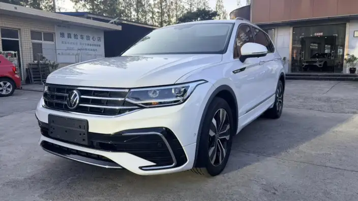 Volkswagen Tiguan L 2022 Model 330TSI Automatic 2WD R-Line Enjoy the version more – фото 1