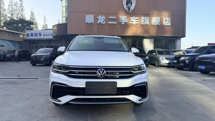 Volkswagen Tiguan L 2022 Model 330TSI Automatic 2WD R-Line Enjoy the version more – фото 2