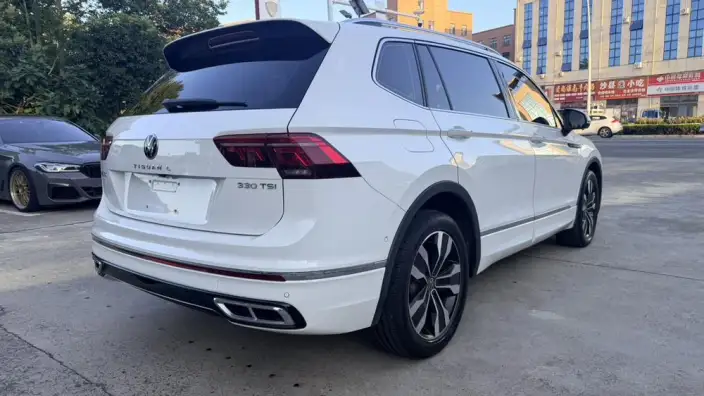 Volkswagen Tiguan L 2022 Model 330TSI Automatic 2WD R-Line Enjoy the version more – фото 4