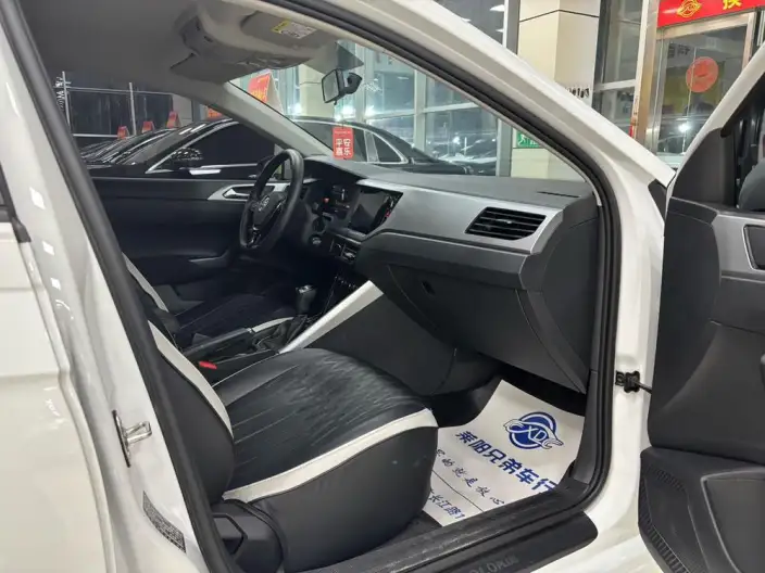 Polo 2023 Model Facelift Plus 1.5L Automatic Indulge in Music Letterpress – фото 6