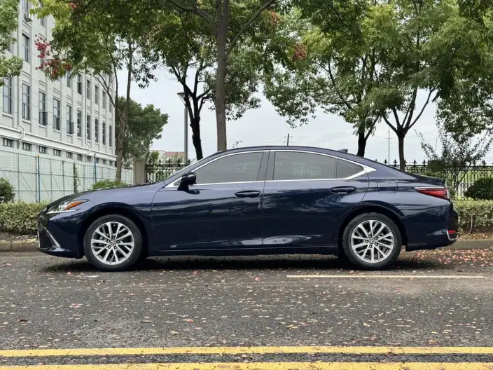 Lexus ES 2021 Model 200 Deluxe Edition – фото 3