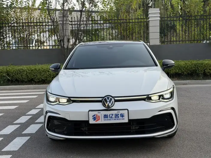 Volkswagen Golf 2023 Model 280TSI DSG R-Line 20th Anniversary Memorial – фото 2