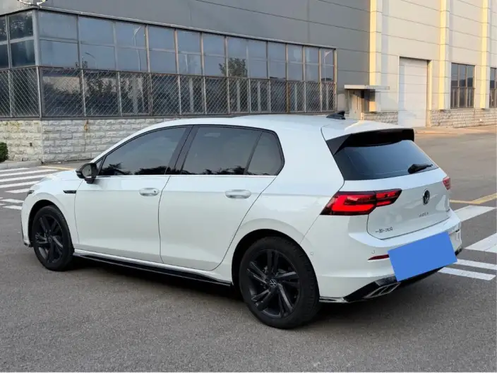 Volkswagen Golf 2023 Model 280TSI DSG R-Line 20th Anniversary Memorial – фото 4