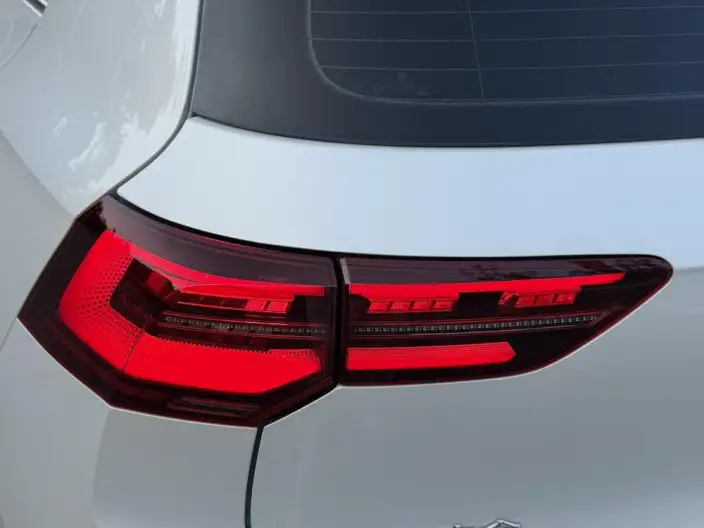 Volkswagen Golf 2023 Model 280TSI DSG R-Line 20th Anniversary Memorial – фото 7