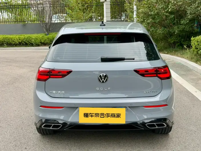 Volkswagen Golf 2023 Model 280TSI DSG R-Line 20th Anniversary Memorial – фото 3