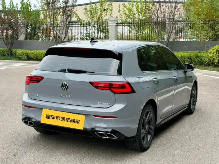 Volkswagen Golf 2023 Model 280TSI DSG R-Line 20th Anniversary Memorial – фото 4