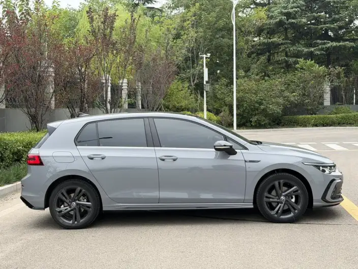 Volkswagen Golf 2023 Model 280TSI DSG R-Line 20th Anniversary Memorial – фото 5