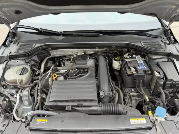 Volkswagen Golf 2023 Model 280TSI DSG R-Line 20th Anniversary Memorial – фото 6