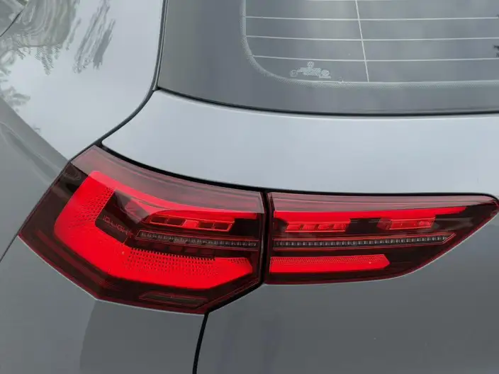 Volkswagen Golf 2023 Model 280TSI DSG R-Line 20th Anniversary Memorial – фото 8