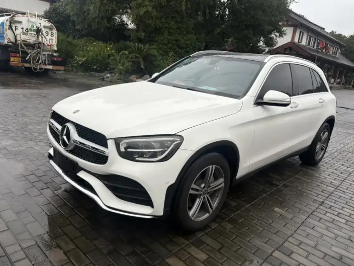 Mercedes-Benz GLC 2020 Model GLC 260 L 4MATIC Luxury Model – фото 1