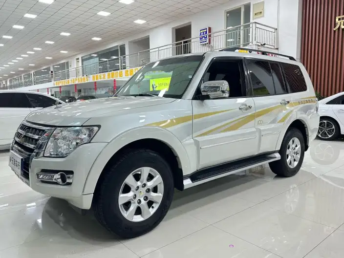 Pajero 2022 Model 3.0L Automatic 4WD 7 seat Parallel Imported – фото 1