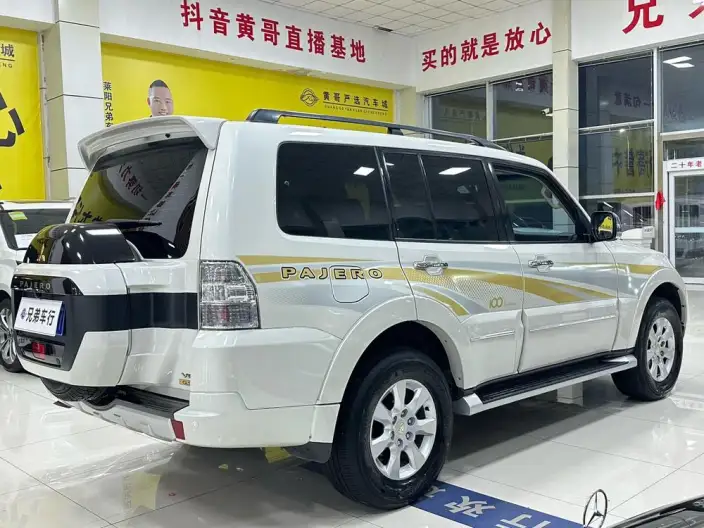 Pajero 2022 Model 3.0L Automatic 4WD 7 seat Parallel Imported – фото 4