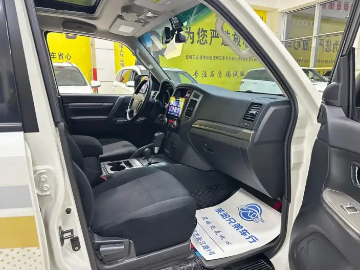 Pajero 2022 Model 3.0L Automatic 4WD 7 seat Parallel Imported – фото 6