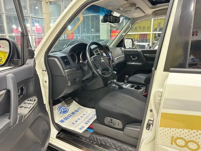 Pajero 2022 Model 3.0L Automatic 4WD 7 seat Parallel Imported – фото 7