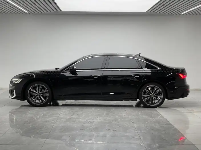 Audi A6L 2021 Model 45 TFSI quattro Exclusive Dynamic Model – фото 4
