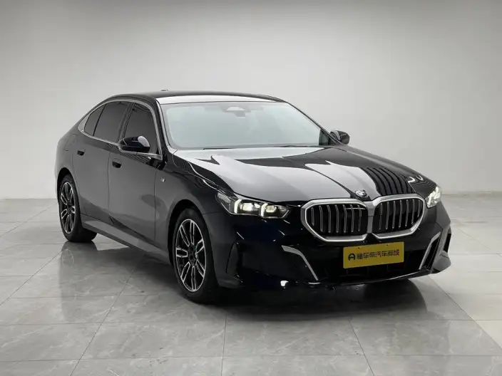 BMW 5 Series 2025 Model 530Li Leading Model M Sports Set – фото 3