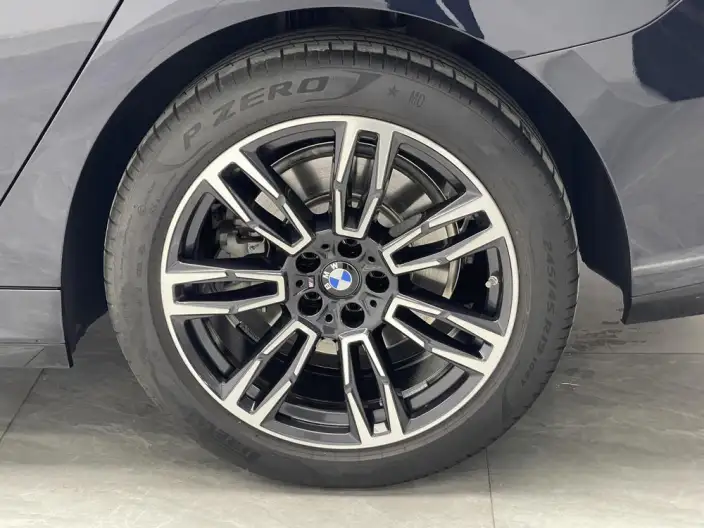 BMW 5 Series 2025 Model 530Li Leading Model M Sports Set – фото 9