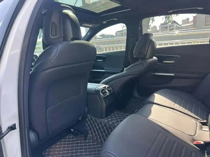 Mercedes-Benz C-Class 2024 Model C 200 L Sports Edition – фото 8