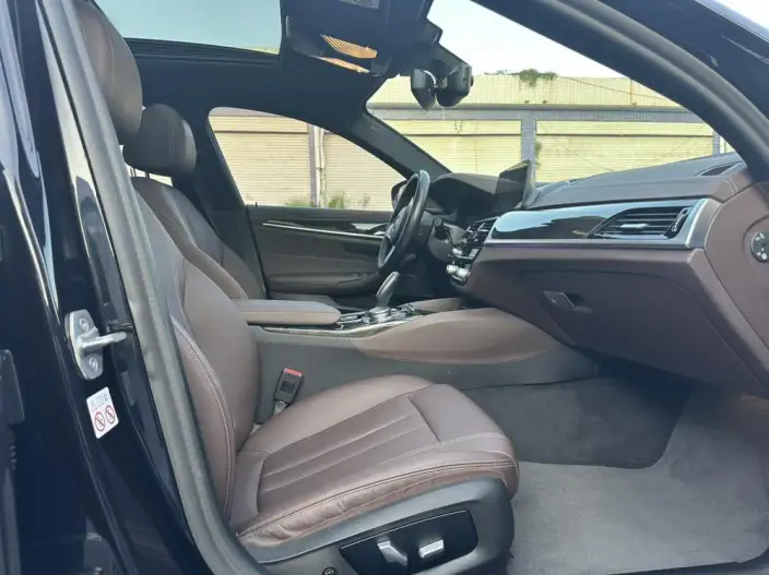 BMW 5 Series 2020 Model 525Li M Sports Set – фото 9
