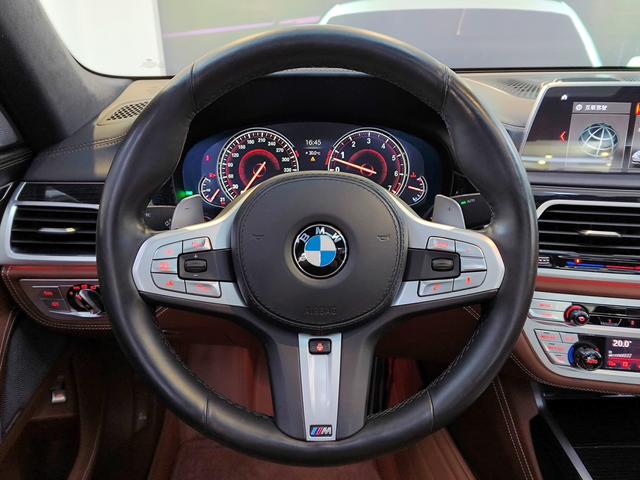 BMW 7 Series Модель 2018 года M760Li xDrive – фото 7