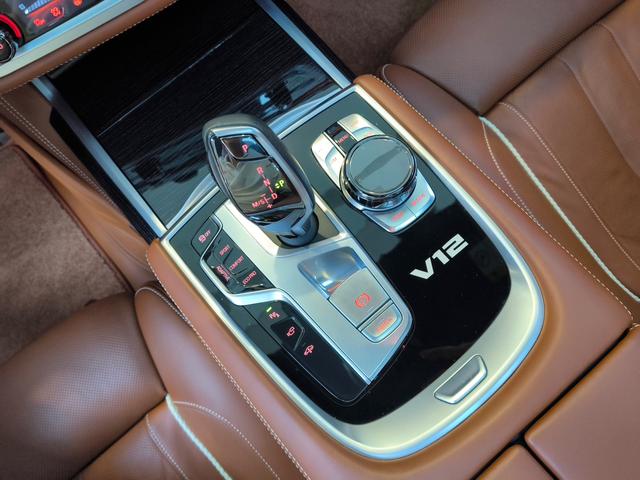 BMW 7 Series Модель 2018 года M760Li xDrive – фото 10