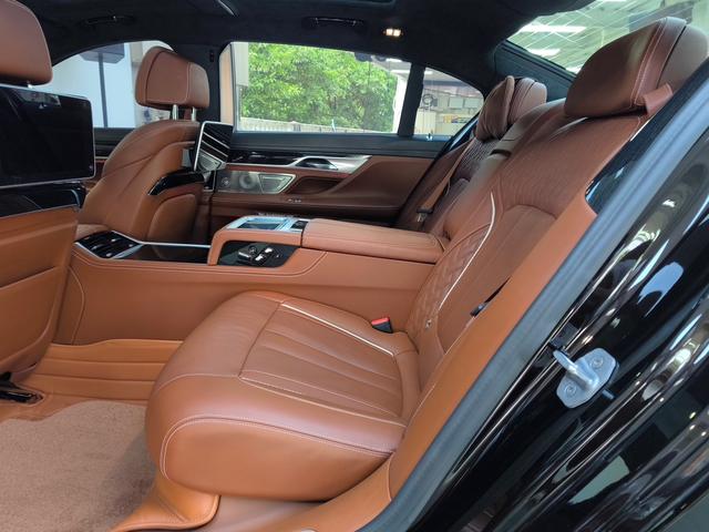 BMW 7 Series Модель 2018 года M760Li xDrive – фото 12
