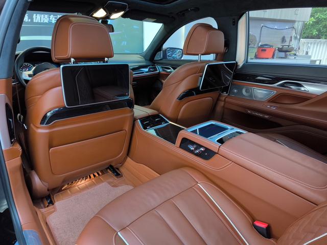 BMW 7 Series Модель 2018 года M760Li xDrive – фото 14