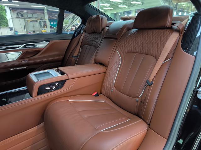 BMW 7 Series Модель 2018 года M760Li xDrive – фото 16