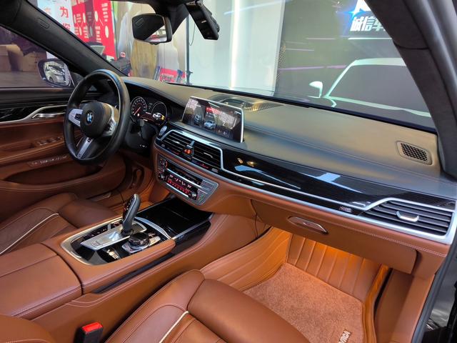 BMW 7 Series Модель 2018 года M760Li xDrive – фото 18