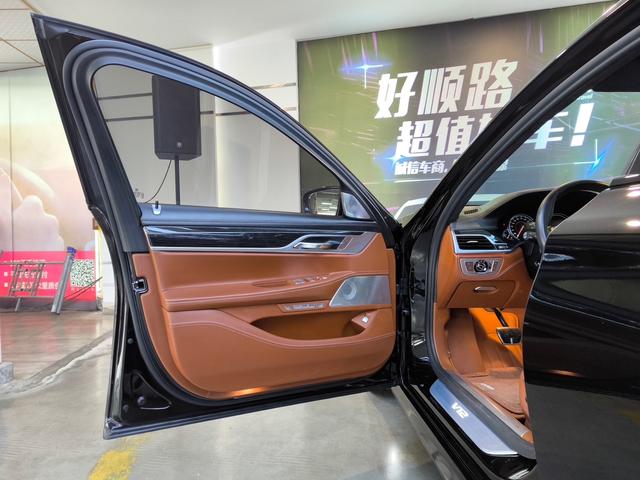 BMW 7 Series Модель 2018 года M760Li xDrive – фото 19