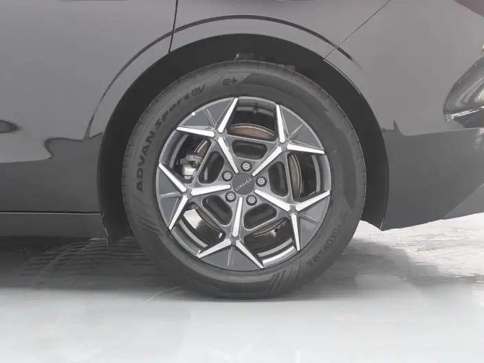 Lynk & Co 10 EM-P 2025 Model 120 4WD Ultra H5 – фото 9