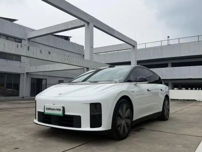 Li Auto i6 2025 Model 4WD Standard Edition – фото 1