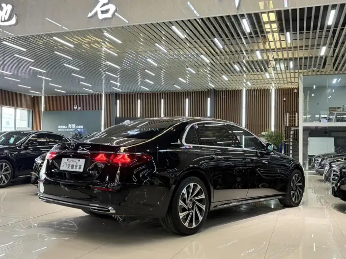 Mercedes-Benz E-Class 2024 Model E 300 L Luxury Model sedan – фото 7
