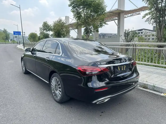 Mercedes-Benz E-Class 2023 Model E 300 L Fashion Model sedan – фото 4