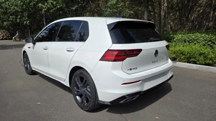 Volkswagen Golf 2021 Model 280TSI DSG R-Line – фото 5