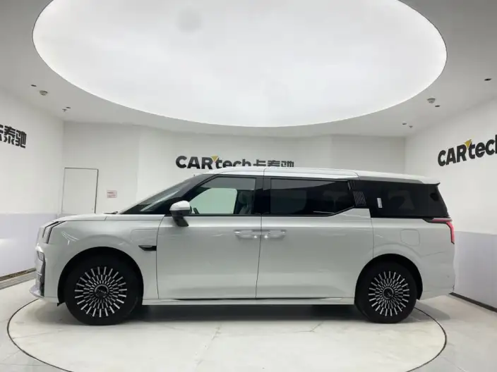 ZEEKR 009 2024 Model VI seat Executive Edition 4WD 108kWh – фото 4