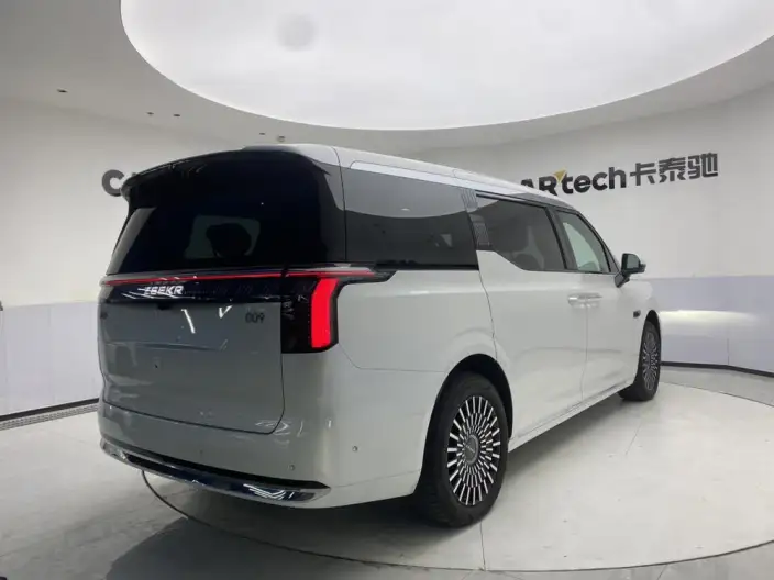 ZEEKR 009 2024 Model VI seat Executive Edition 4WD 108kWh – фото 7