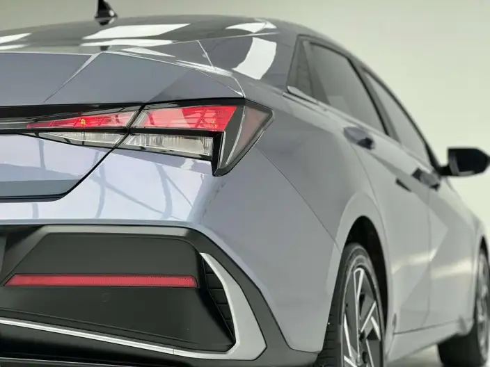 Hyundai Ioniq 2023 Model 1.5L CVT GLX Elite Edition – фото 9
