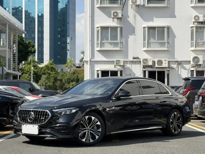 Mercedes-Benz E-Class PHEV 2024 Model E 350 e L sedan – фото 1