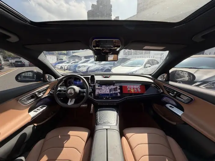 Mercedes-Benz E-Class PHEV 2024 Model E 350 e L sedan – фото 5