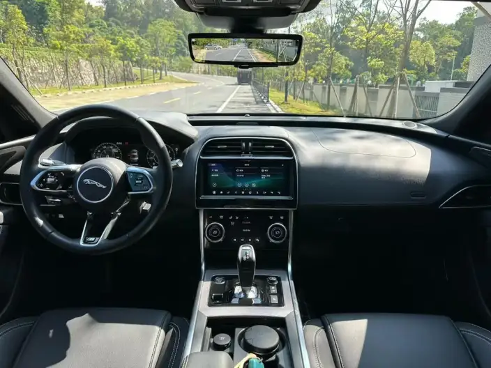 Jaguar XE L 2020 Model 2.0T 200PS R-DYNAMIC S Enterprising Sports Edition – фото 6