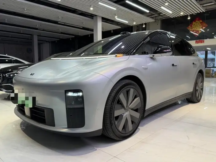Li Auto i6 2025 Model 4WD Standard Edition – фото 1