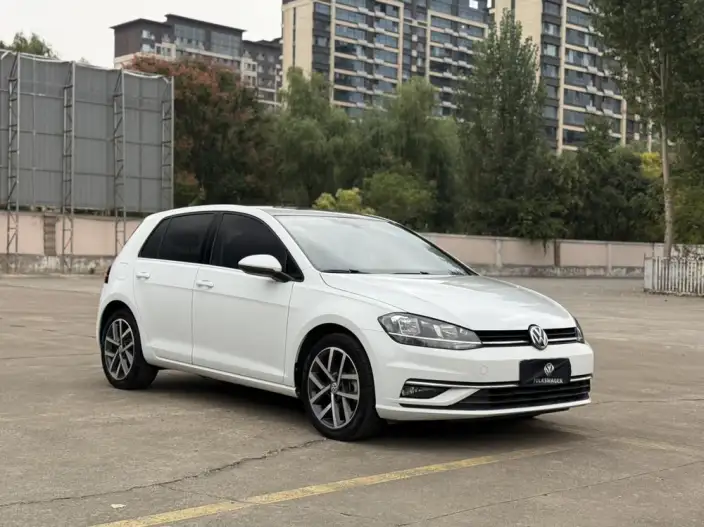 Volkswagen Golf 2020 Model Zhiai Edition 280TSI DSG Luxury Model – фото 3