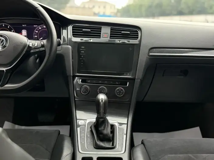 Volkswagen Golf 2020 Model Zhiai Edition 280TSI DSG Luxury Model – фото 7