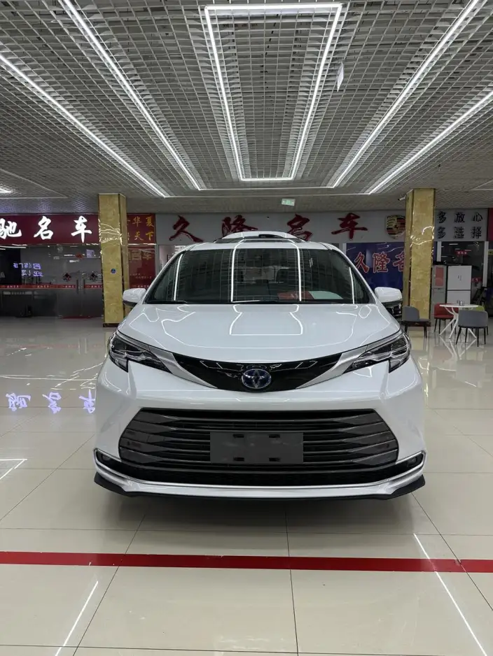 Toyota Sienna 2021 Model 2.5L Hybrid Deluxe Edition – фото 2