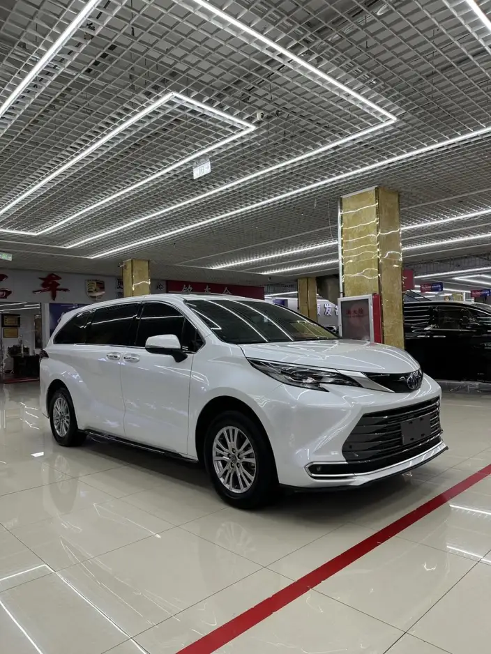 Toyota Sienna 2021 Model 2.5L Hybrid Deluxe Edition – фото 3