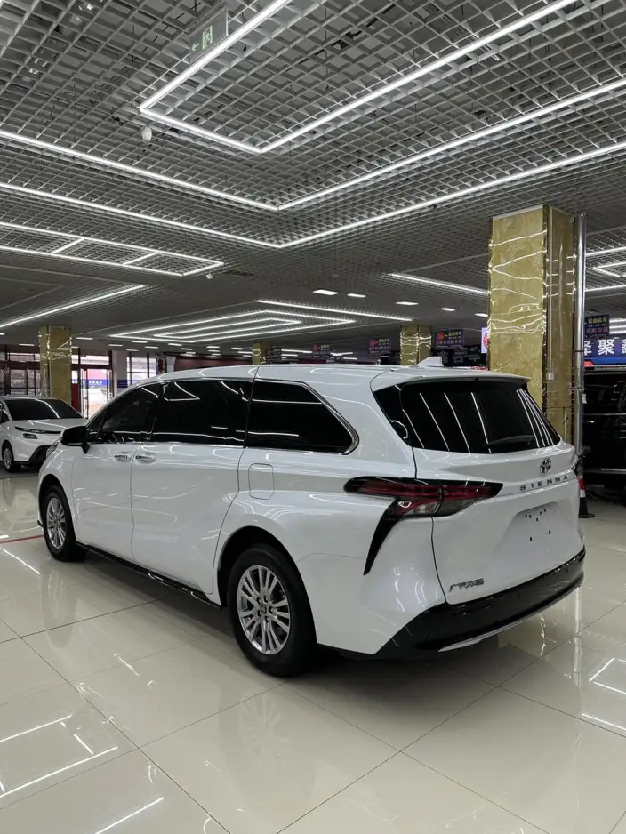 Toyota Sienna 2021 Model 2.5L Hybrid Deluxe Edition – фото 4