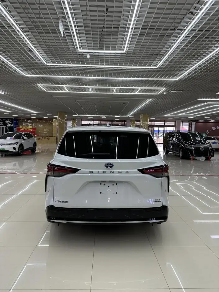 Toyota Sienna 2021 Model 2.5L Hybrid Deluxe Edition – фото 5